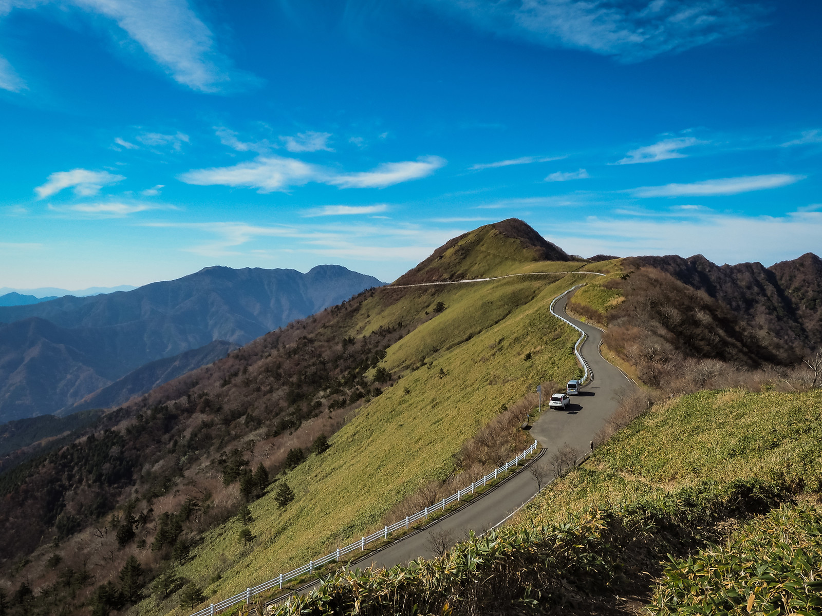 悪路を上手に走行しよう うまく走るためのコツを紹介 マジオドライバーズスクール多摩校 八王子 府中 日野の教習所